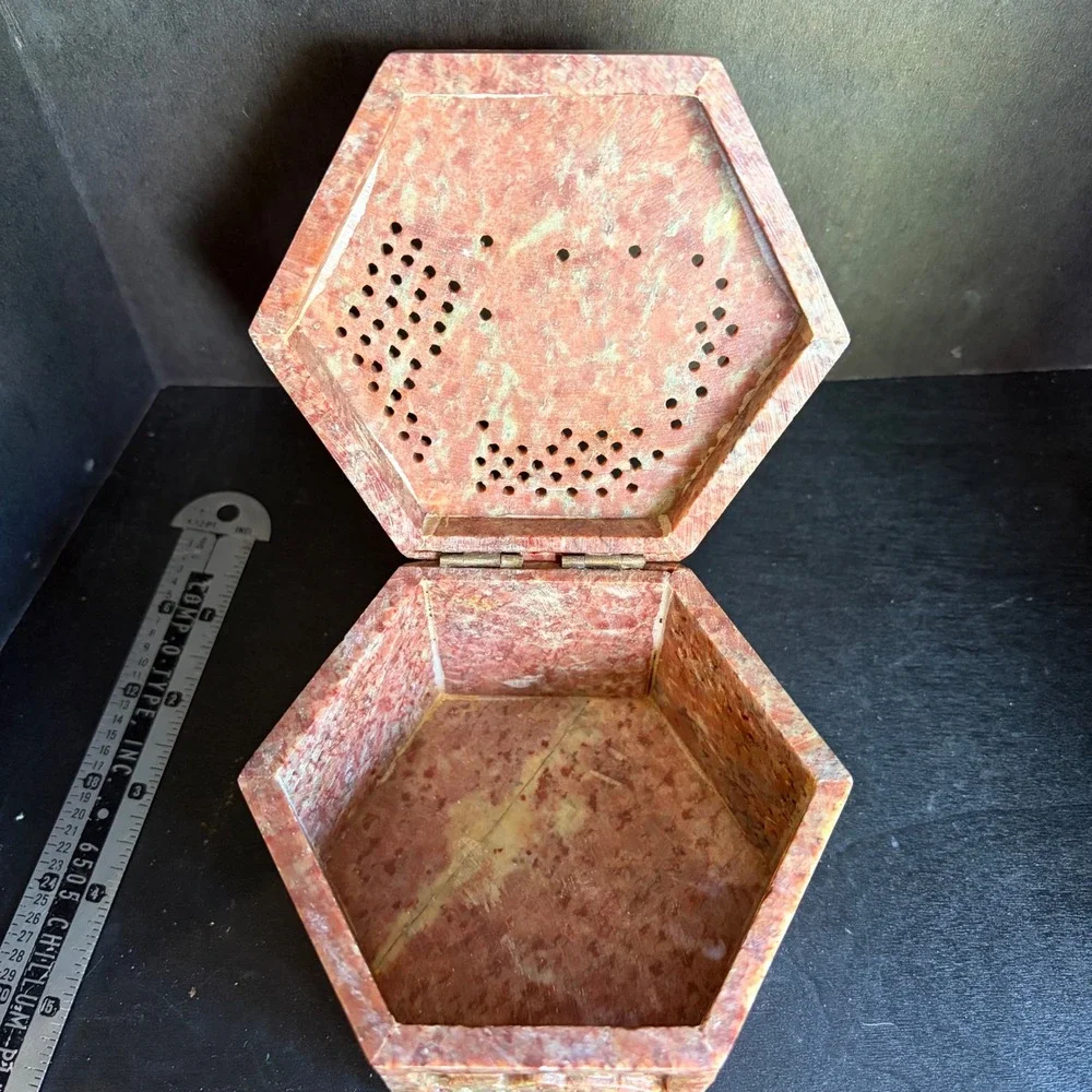 Unbranded hand carved